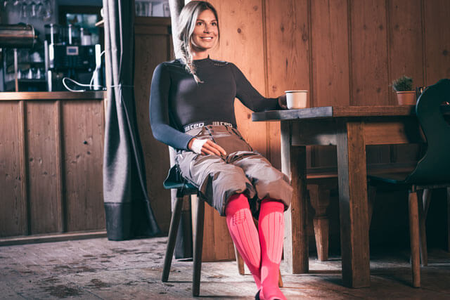 Leichte Beine beim Skifahren mit Kompression
